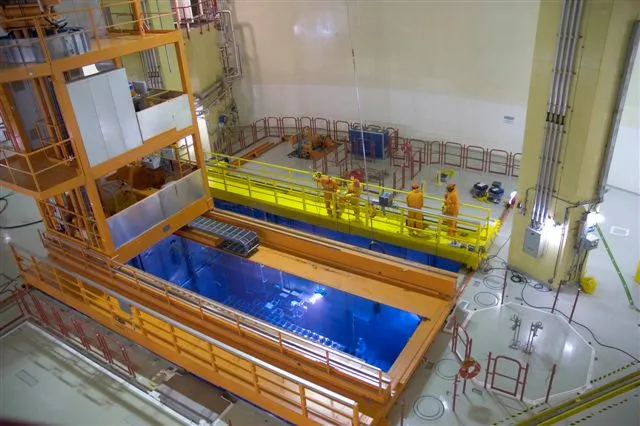 Os combustíveis usados são disposots no fundo de piscinas monitoradas constantemente (Imagem: Reprodução/Eletronuclear)