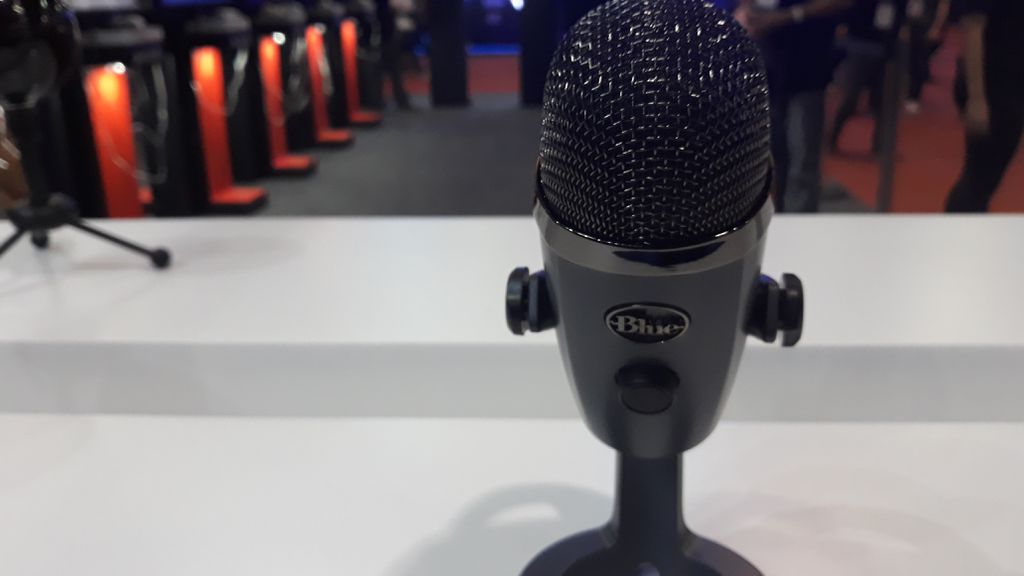 Um dos microfones da Blue, que a Logitech adquiriu em 2018: empresa suíça quer ampliar seu portfólio de produtos com aquisição de empresas (Foto: Wagner Wakka/Canaltech)
