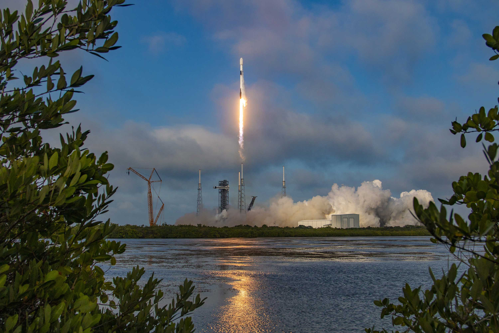 Falcon 9, da Spacex, em processo de decolagem (Imagem: SpaceX)