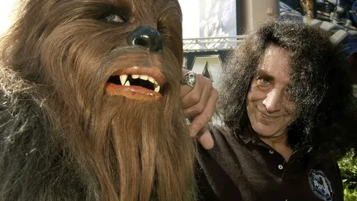Peter Mayhew, o Chewbacca da trilogia original de Star Wars, morre aos 74 anos