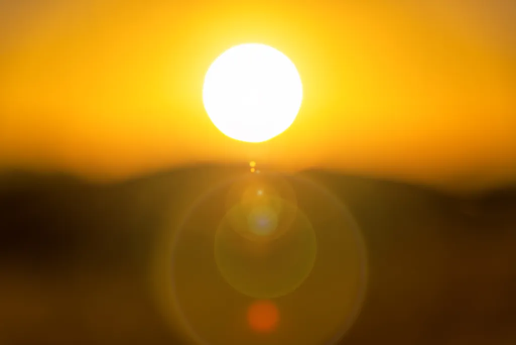 Mudança brusca na quantidade de luz pode provocar espirros (Imagem: Jkraft5/Envato)