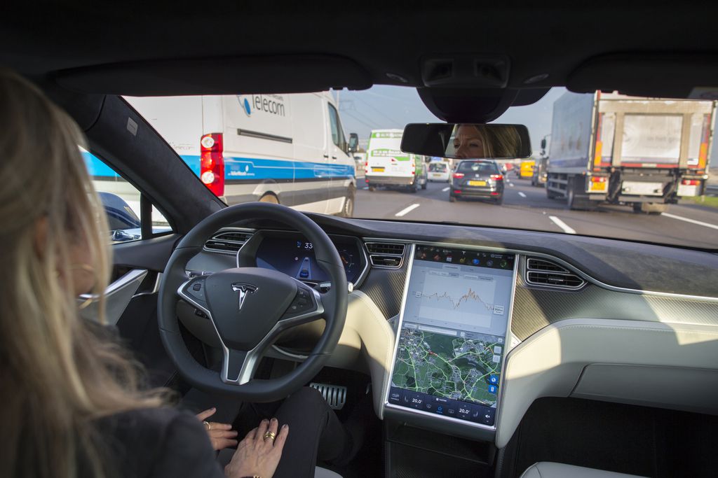 Piloto automático da Tesla é 9 vezes mais seguro do que a direção comum 