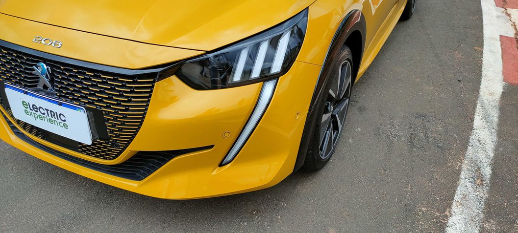 Peugeot e-208 GT