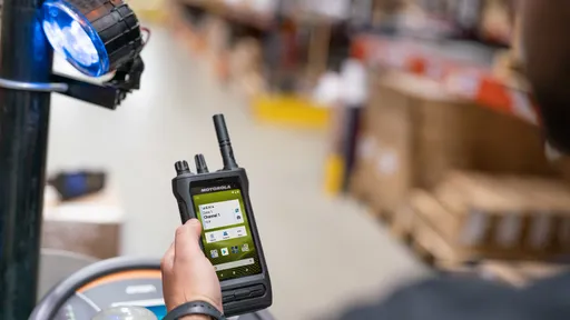 Motorola Solutions apresenta rádio inteligente que traz recursos de smartphones