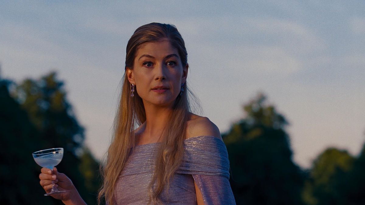 6 filmes com Rosamund Pike, de A Roda do Tempo e Saltburn