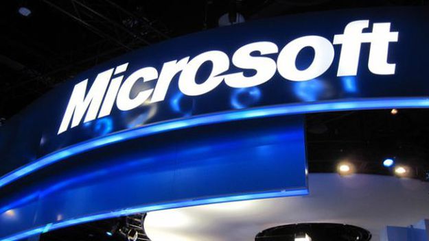 Microsoft pode anunciar primeiro Surface de tela dupla em evento