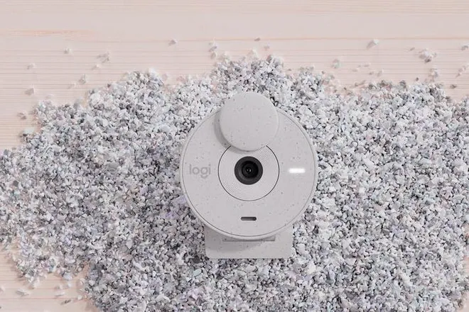 Webcam tem até 62% de plástico reciclado em sua construção (Imagem: Divulgação/Logitech)