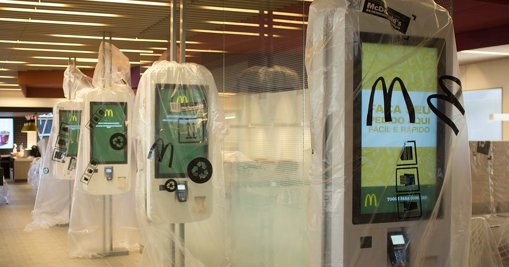 McDonald's vem investindo em melhorias tecnológicas para melhorar a experiência de compra de seus consumidores (Imagem: Reprodução/Publicitários Criativos)