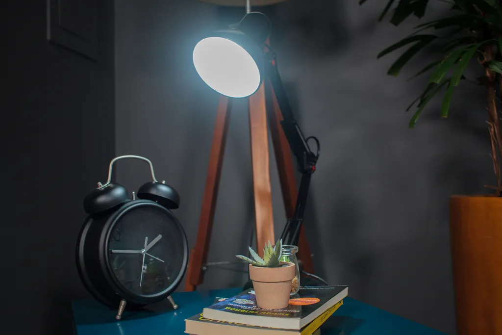 Lâmpada da positivo tem visual bem similar a uma lâmpada "comum" (Imagem: Ivo Meneghel Junior)