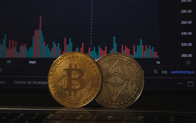 Criptomoedas são afetadas por decisões do Fed (Imagem: Reprodução/Unsplash/Pierre Borthiry)