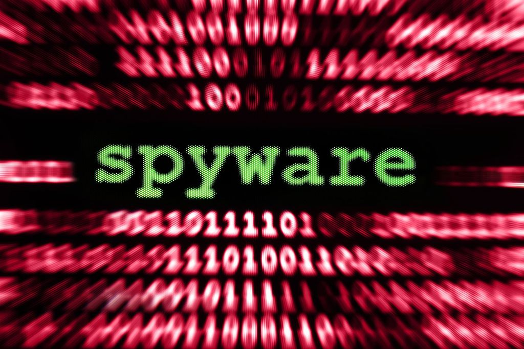 Spyware é um software espião que visa  observar e roubar informações pessoais do usuário que utiliza o PC em que o programa está instalado