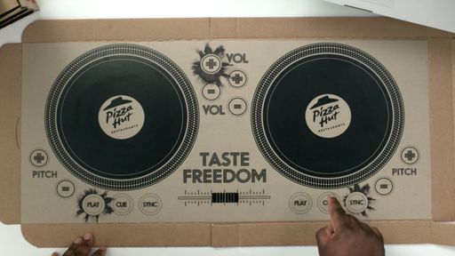 Quer dar uma de DJ? Basta usar a caixa da Pizza Hut