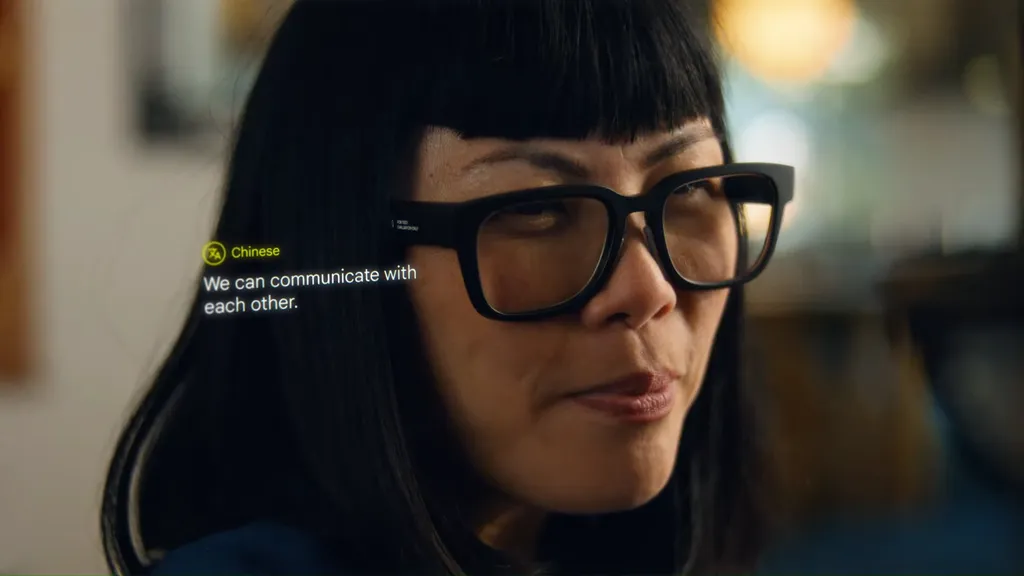 Google demostrou no ano passado seus óculos inteligentes de realidade aumentada capazes de traduzir simultaneamente conversas em diferentes idiomas (Imagem: Divulgação/Google)