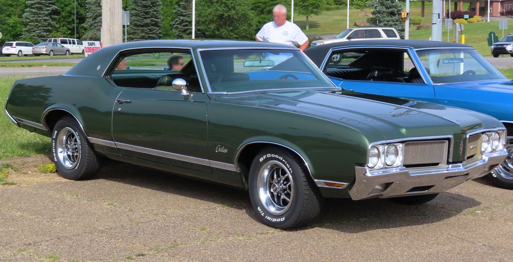 Oldsmobile Cutlass Supreme visto de frente