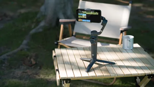 DJI lança gimbal Osmo Mobile 6 com suporte magnético e bastão de selfie