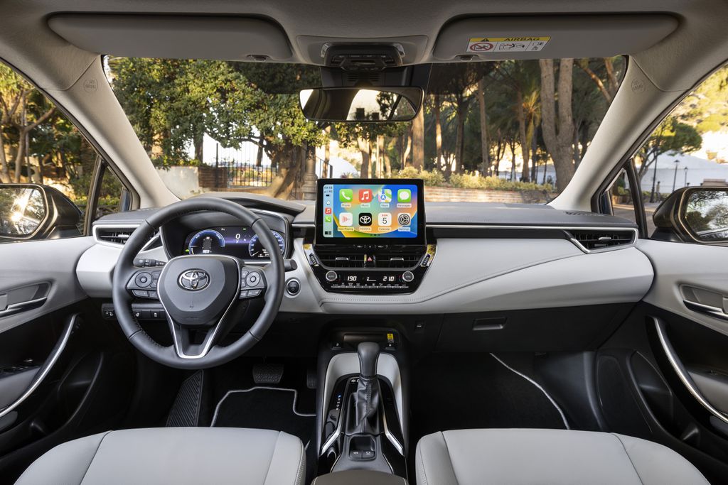 Interior do Corolla Hybrid