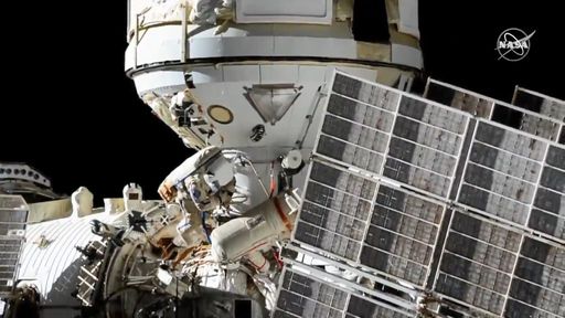 Cosmonautas concluem 1ª caminhada espacial para instalação do módulo Nauka