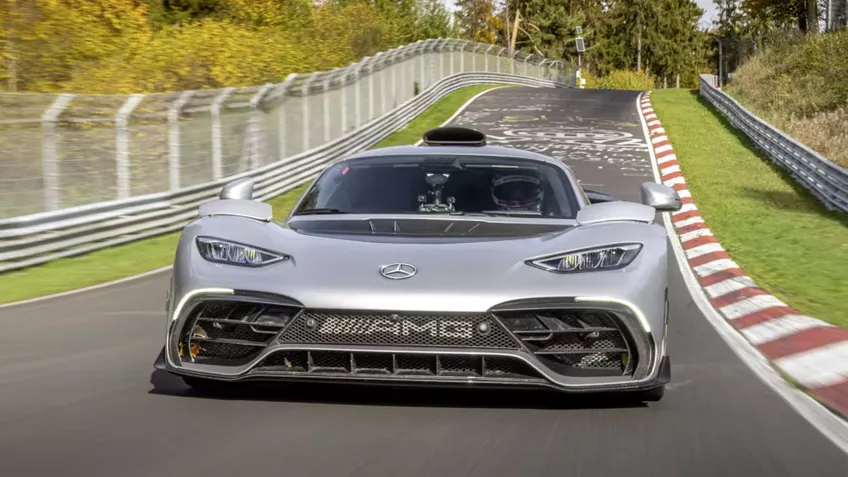 Mercedes AMG  voa  e quebra recorde de velocidade da Porsche em Nurburgring - 73