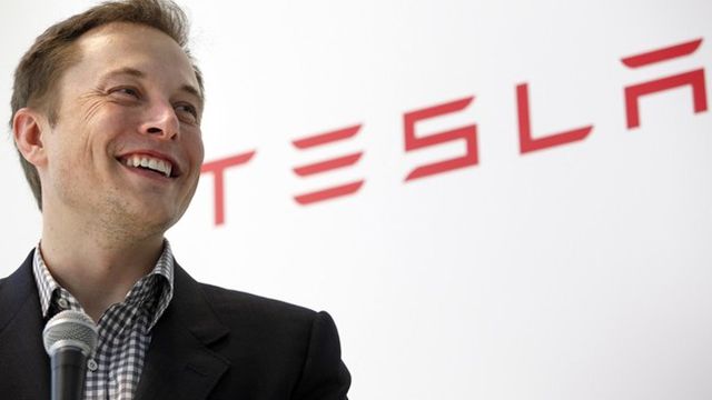 Carros da Tesla poderão seguir seu dono “como um pet”, de acordo com Elon Musk