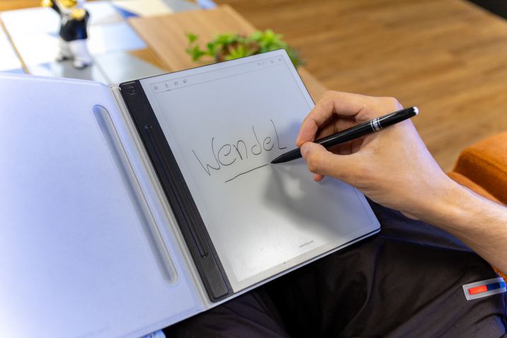 Montblanc Digital Paper (Mystic Black) + Capa de Couro Azul