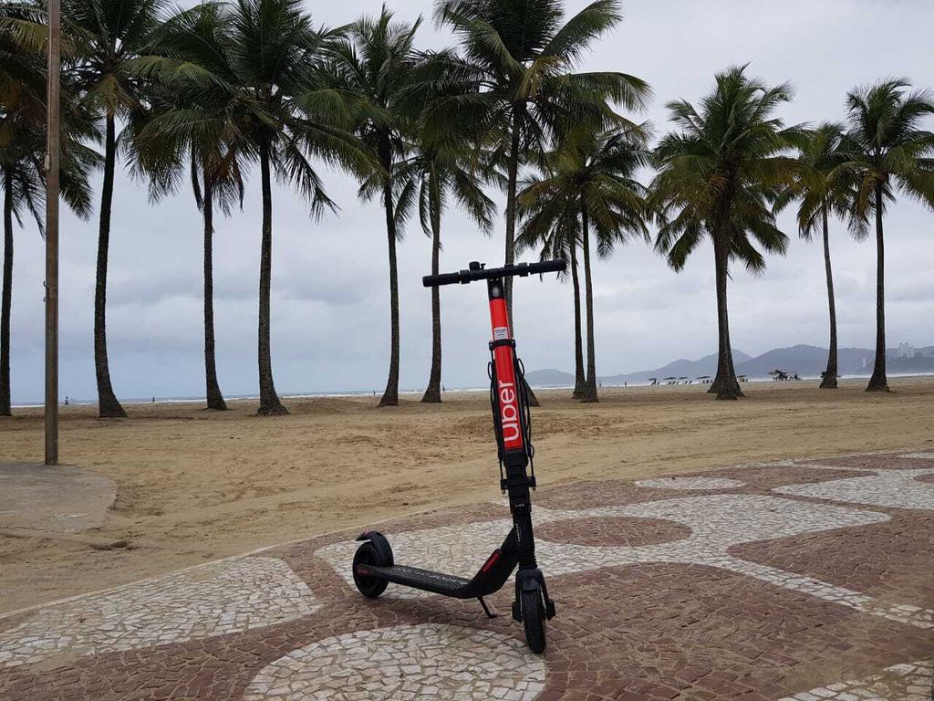 Os patinetes da Uber foram lançados em Santos, no litoral paulista, em dezembro
