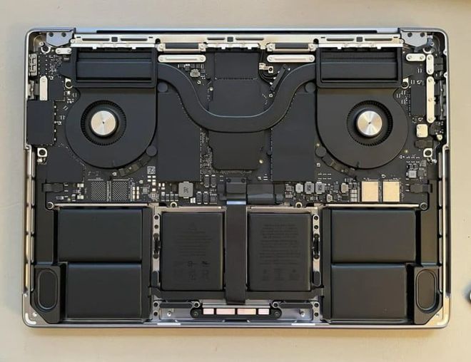MacBook Pro com Apple Silicon de 14 polegadas desmontado (Imagem: Reprodução/Reddit)