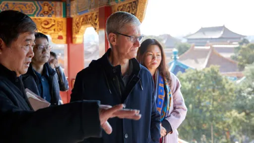 Tim Cook visita a China e busca parceria com o governo