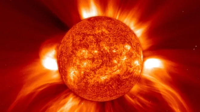 Ejeção de massa coronal fotografada pelo observatório SOHO (Imagem: Reprodução/NASA/GSFC/SOHO/ESA)