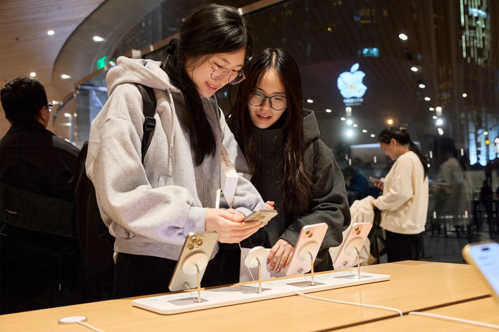 Apple tem investido em novas lojas físicas na China e em países emergentes como Tailândia e Malásia, além de loja online no Vietnã, mas cenário atual não mudará a menos que a empresa oferte celulares mais acessíveis (Imagem: Reprodução/Apple)
