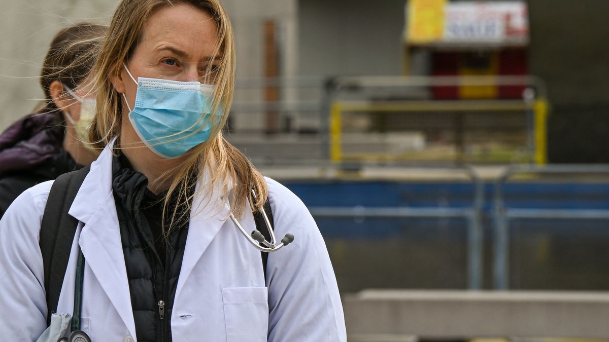 Pesquisa revela total de médicos no Brasil e recorte por gênero tem a 1ª virada