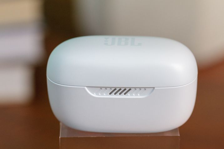 JBL LIVRE FREE NC+ case fechada