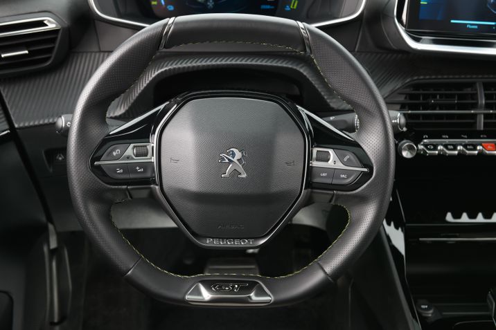 Peugeot e208 GT