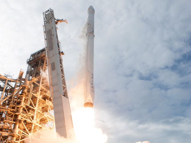 Lançamento do foguete CRS-11, da SpaceX, com o satélite GhanaSat-1 a bordo. (Foto: reprodução/SpaceX).