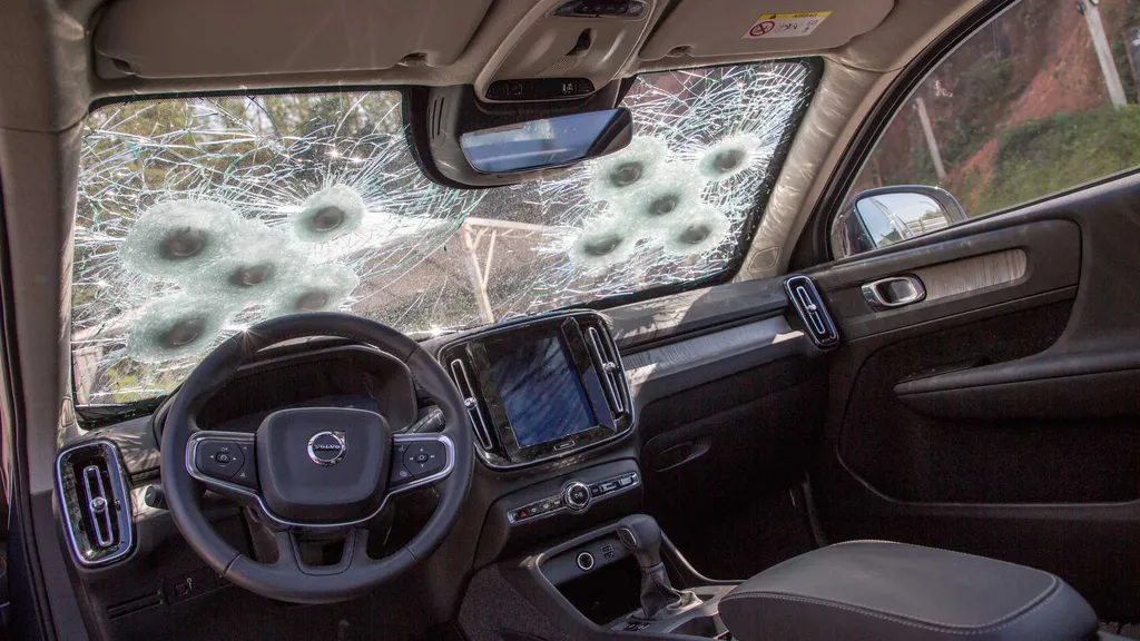 Imagem interna mostra o nível de proteção de um carro blindado da Volvo (Imagem: Divulgação/Volvo Cars)