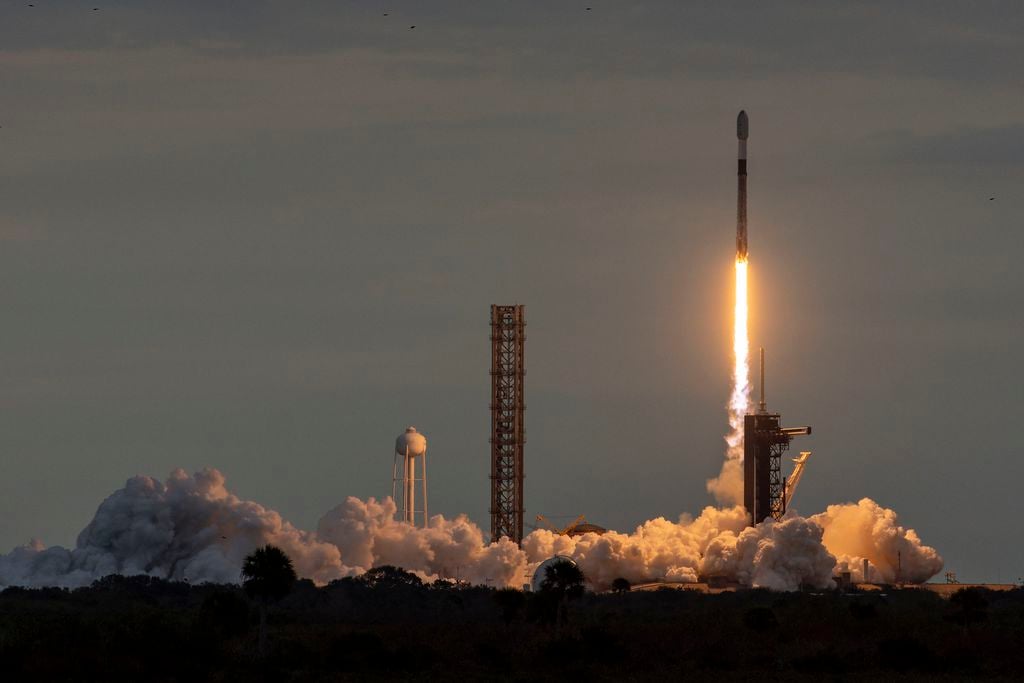 Para que un cohete llegue al espacio se necesita mucho combustible;  sin embargo, el combustible en sí es pesado, lo que aumenta la cantidad necesaria para que el cohete salga de la Tierra (Imagen: Reproducción/SpaceX)