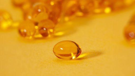 Suplementar vitamina D não protege contra COVID-19, defende novo estudo