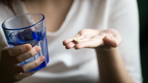 Pfizer avança para testes de grandes escala de pílula antiviral contra covid-19