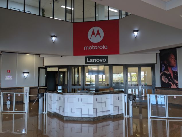 Entrada da fábrica da Motorola em Jaguariúna-SP