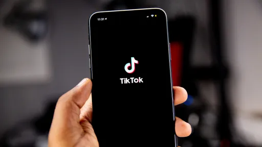 TikTok vai usar algoritmo para banir automaticamente vídeos que violam regras