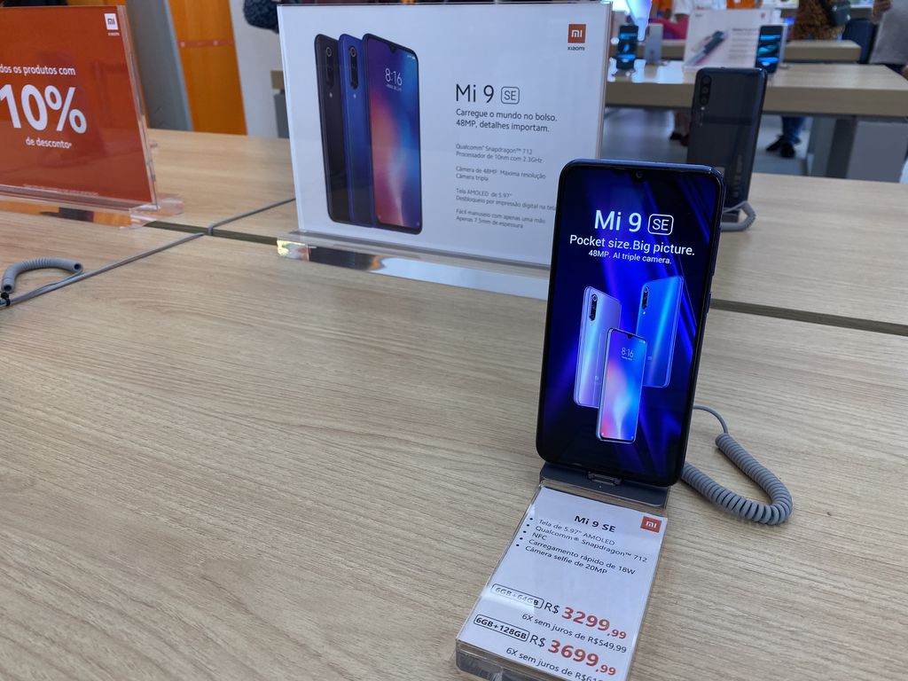 Mi 9 SE: um dos smartphones disponíveis na loja da Xiaomi