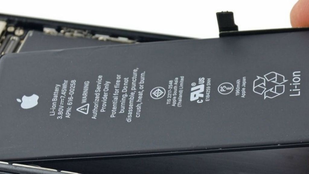 Bateria confeccionada com íons de lítio (Foto: iFixit)
