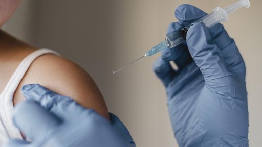 COVID: por que crianças e adolescentes estão no fim da fila da vacina?