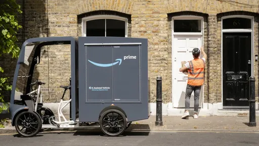 Amazon lança "tuk-tuk" elétrico para fazer entregas no Reino Unido