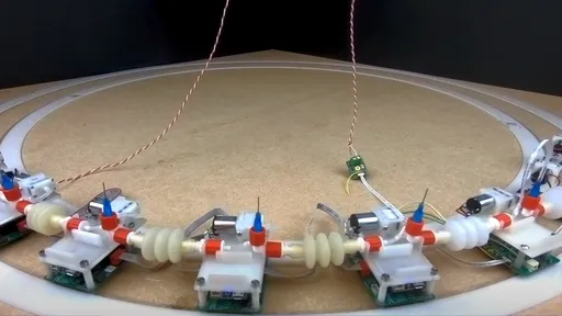 Robôs aprendem sozinhos a cooperar em grupo para vencer obstáculos