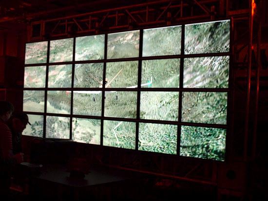 24 monitores com o Eyefinity da AMD 24 monitores com o Eyefinity da AMD