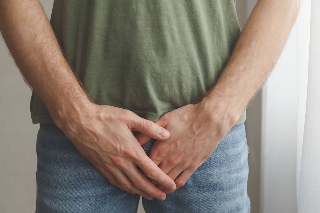 Homem enfrenta necrose após injetar cocaína no próprio pênis (Imagem: Vladdeep/envato)