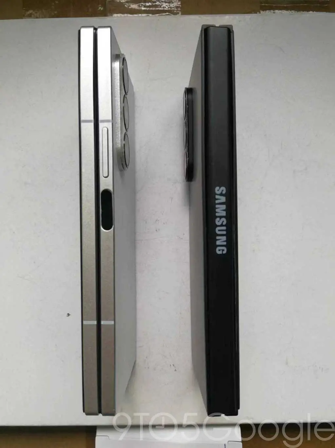 Modelos aparecem com logo da Samsung estampado na lateral, mas modelos finais devem ter detalhe gravado (Imagem: 9to5Google/Sonny Dickson)