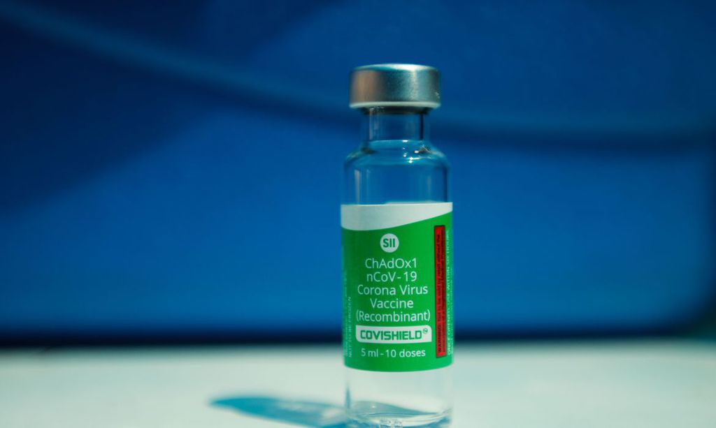 Vacina de Oxford/AstraZeneca não provoca trombose, diz UE