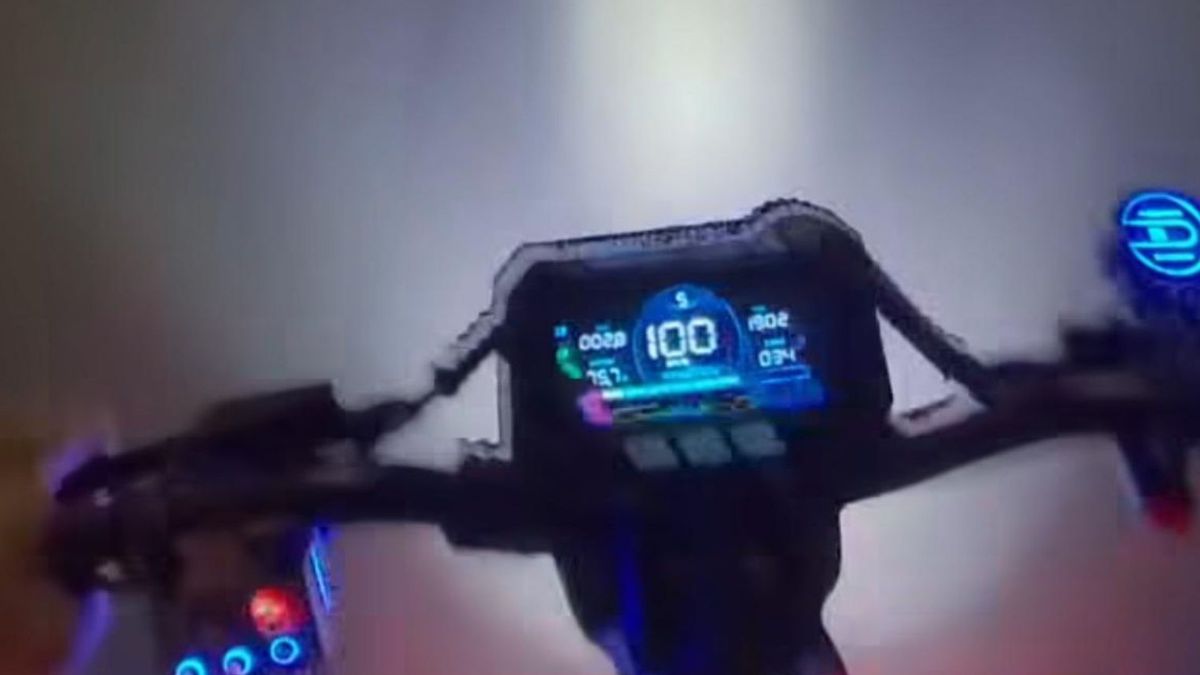 Patinete viraliza ao ser flagrado a 100 km/h em avenida de São Paulo