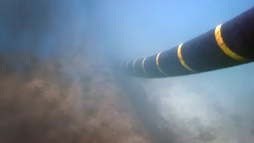 Como funcionam os cabos submarinos?